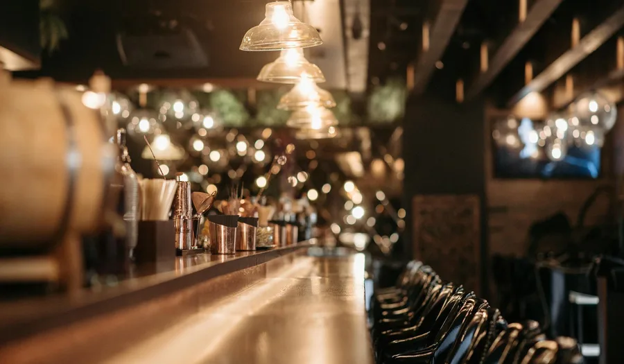 Cara Mendesain Area Bar Restoran yang Fungsional dan Instagrammable