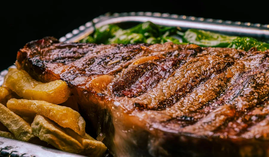 Panduan Lengkap Memilih Peralatan Makan untuk Restoran Steakhouse: Material Tahan Panas, Desain Prestisius, dan Presentasi Premium