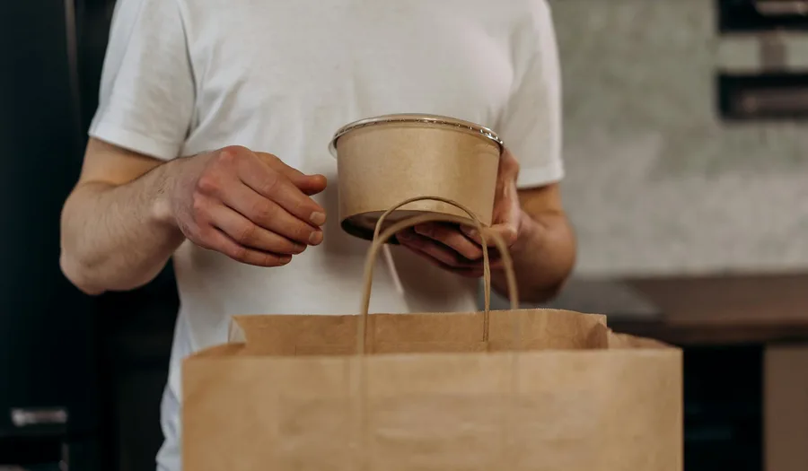 Panduan Lengkap Memilih Peralatan Makan untuk Restoran Cloud Kitchen: Efisiensi Ruang, Durabilitas, dan Presentasi Delivery-Friendly
