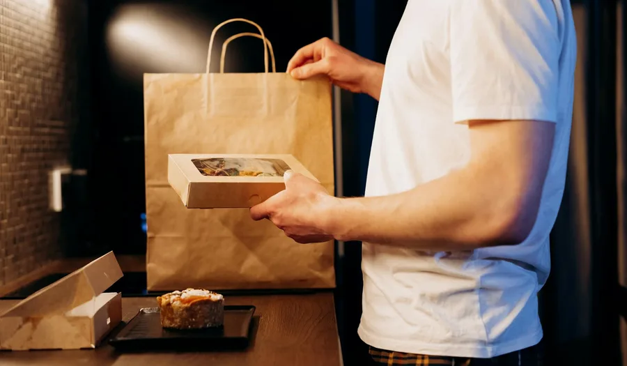 Panduan Lengkap Memilih Peralatan Makan untuk Restoran Cloud Kitchen: Efisiensi Ruang, Durabilitas, dan Presentasi Delivery-Friendly