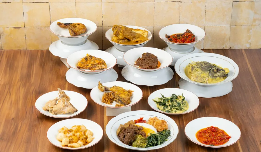Panduan Lengkap Memilih Peralatan Makan untuk Restoran Cloud Kitchen: Efisiensi Ruang, Durabilitas, dan Presentasi Delivery-Friendly