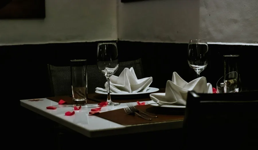 Panduan Lengkap Memilih Peralatan Makan untuk Restoran Indian: Material Tahan Panas, Desain Autentik, dan Strategi Presentasi yang Menggugah Selera