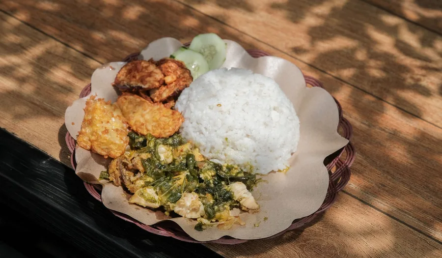 Panduan Lengkap Memilih Peralatan Makan untuk Restoran Vegetarian: Material, Desain, dan Strategi Presentasi yang Menggugah Selera