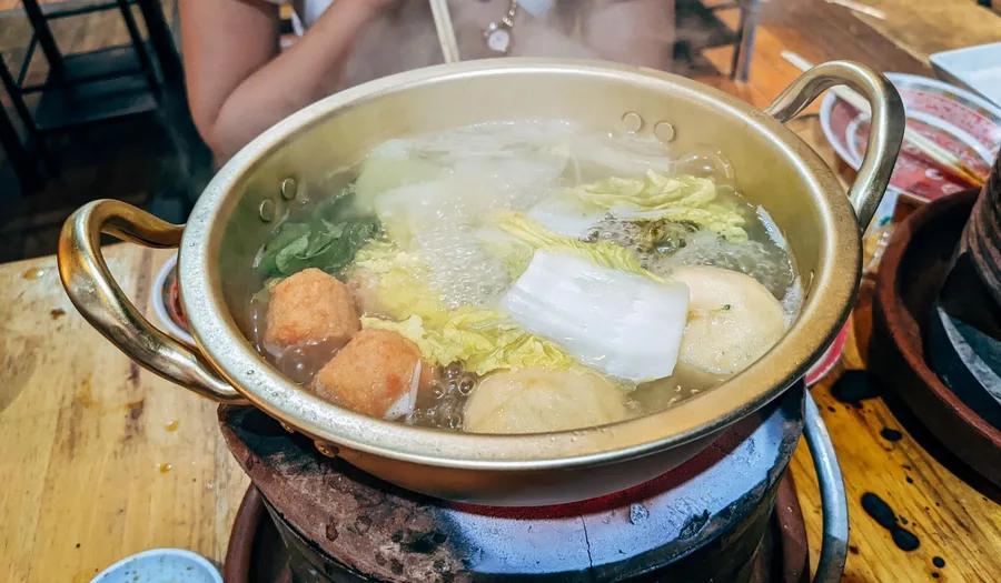 Panduan Lengkap Memilih Peralatan Makan untuk Restoran Steamboat: Material Tahan Panas, Desain Autentik, dan Strategi Presentasi yang Memukau