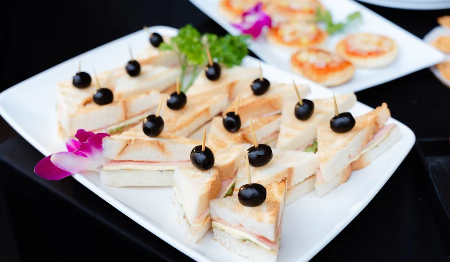 Panduan Lengkap Memilih Peralatan Makan untuk Restoran Konveksi dan Catering: Material Food-Safe, Kapasitas Besar, dan Strategi Presentasi Efisien