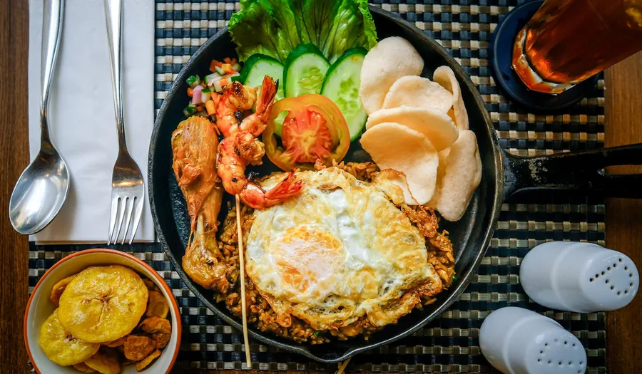 Panduan Lengkap Memilih Peralatan Makan untuk Restoran Nasi Goreng Kampung: Material Praktis, Desain Autentik, dan Strategi Presentasi yang Menggugah Selera