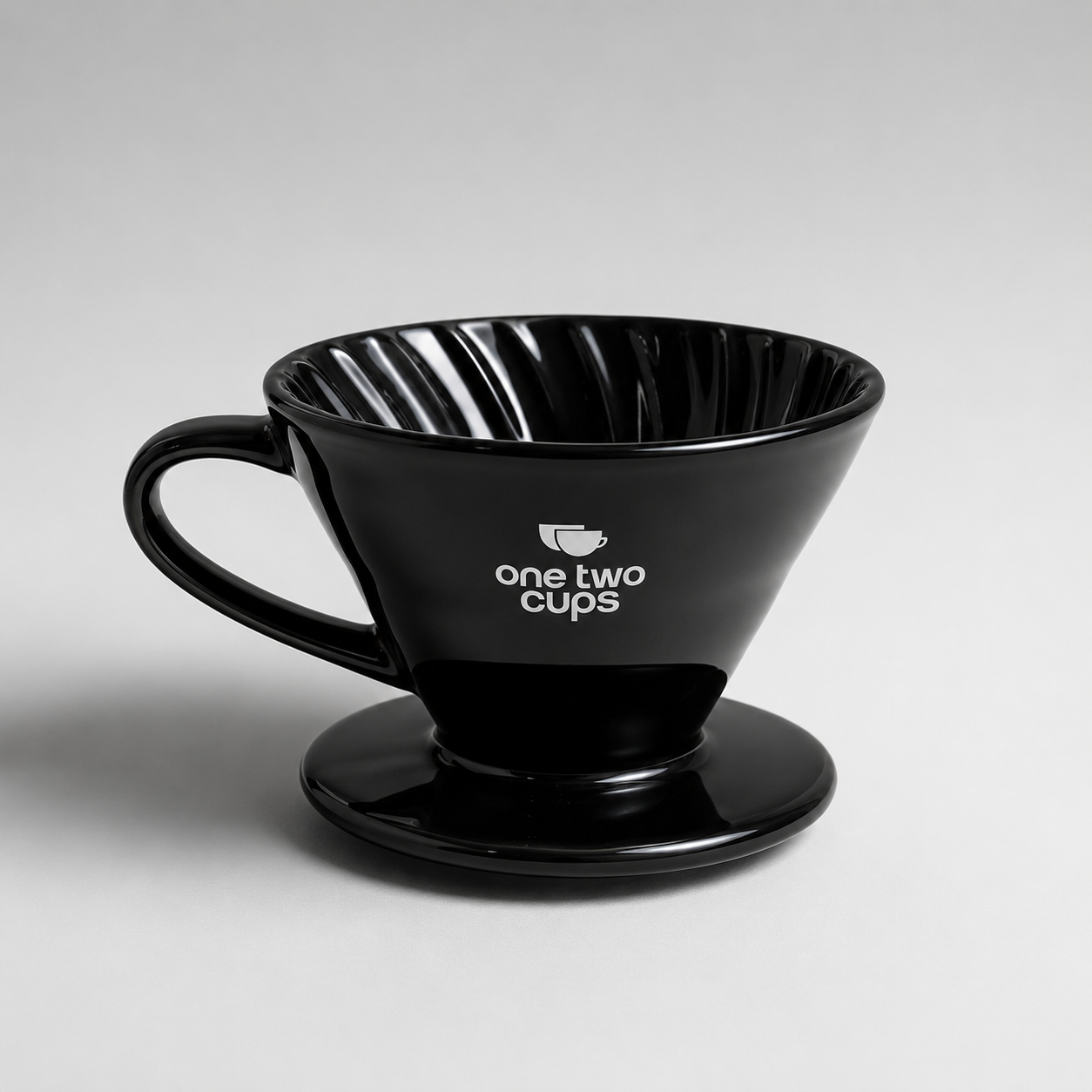 V60 Ceramic Coffee Dripper 1–2 Cups – Glossy Black